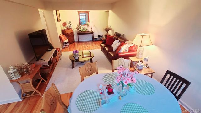 66-15 Thornton Place 2G, Rego Park, NY 11374