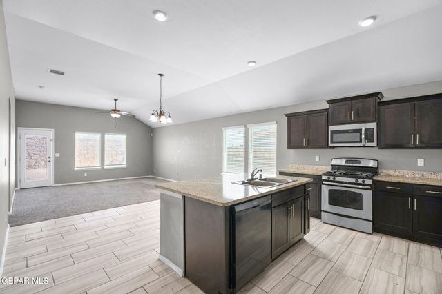 805 Whitebrush Drive, Socorro, TX 79927