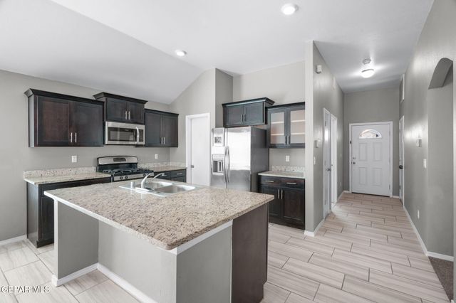 805 Whitebrush Drive, Socorro, TX 79927