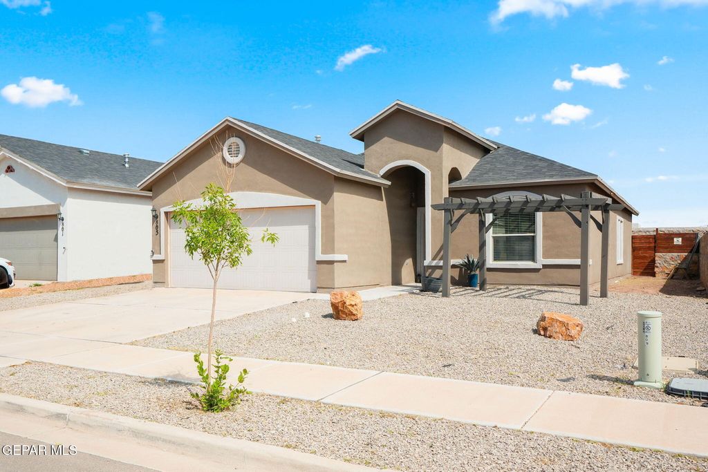 805 Whitebrush Drive, Socorro, TX 79927