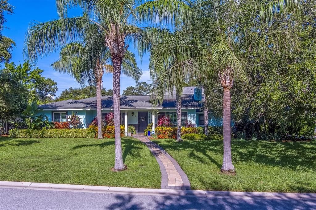 2 EVONAIRE CIRCLE, Belleair, FL 33756