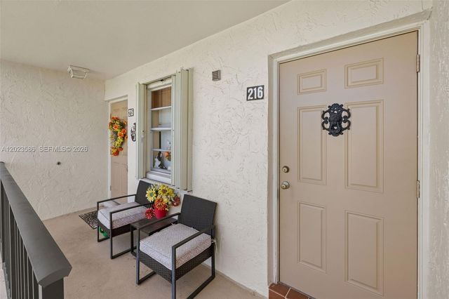 110 Lake Meryl Dr 216, West Palm Beach, FL 33411