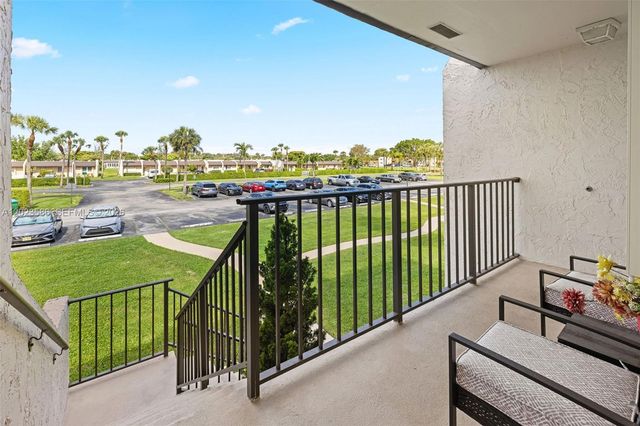 110 Lake Meryl Dr 216, West Palm Beach, FL 33411
