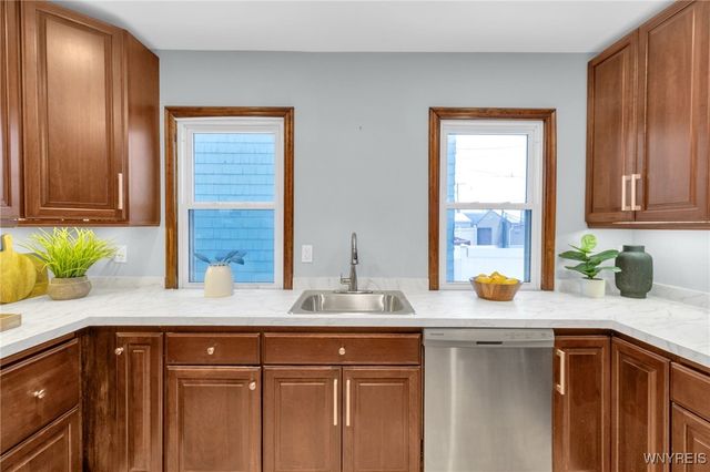 376 West Hazeltine Avenue, Tonawanda, NY 14217