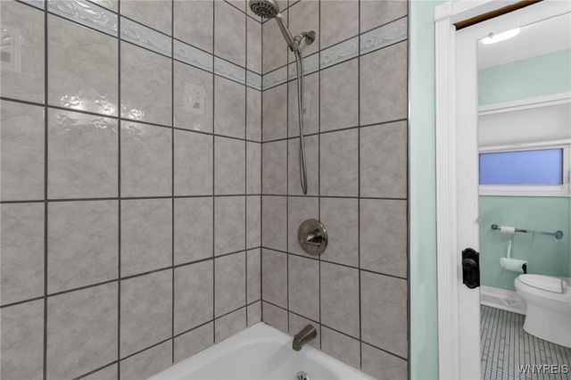 376 West Hazeltine Avenue, Tonawanda, NY 14217