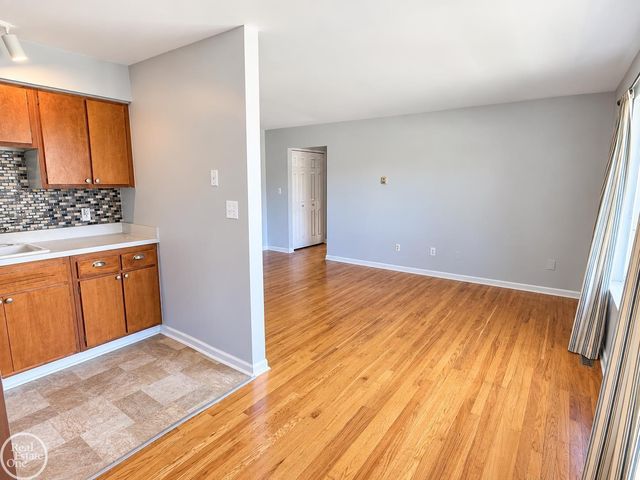 4840 Briarwood Avenue, Royal Oak, MI 48073