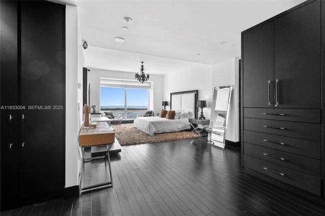 1425 Brickell Avenue 42E, Miami, FL 33131