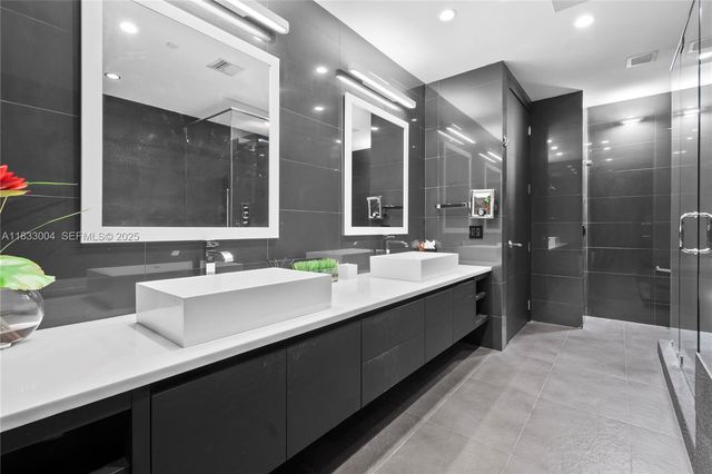 1425 Brickell Avenue 42E, Miami, FL 33131