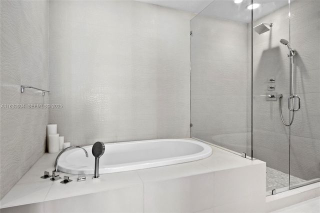 1425 Brickell Avenue 42E, Miami, FL 33131