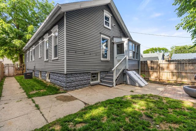 602 W Maple STREET, Milwaukee, WI 53204