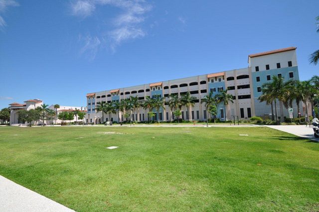 7888 Lexington Club Boulevard B, Delray Beach, FL 33446