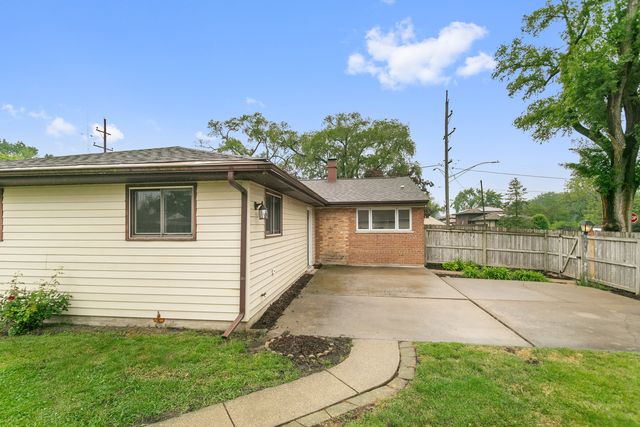 17303 Chicago Avenue, Lansing, IL 60438