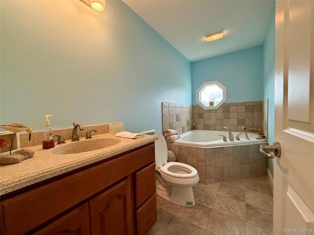 5041 Vista Bay Trail, Hadley Township, MI 48438