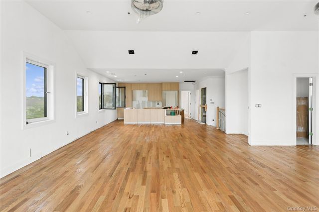 400 E Olive Street, Long Beach, NY 11561