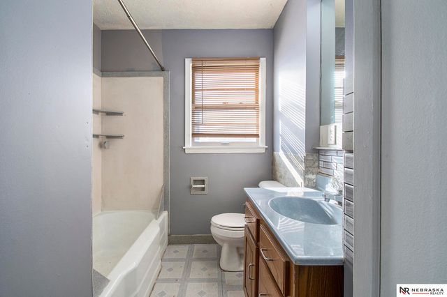 2315 F Street, Lincoln, NE 68510