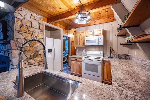 3221 Lakewood Dr, Arnold, CA 95223