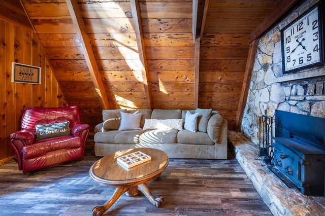 3221 Lakewood Dr, Arnold, CA 95223