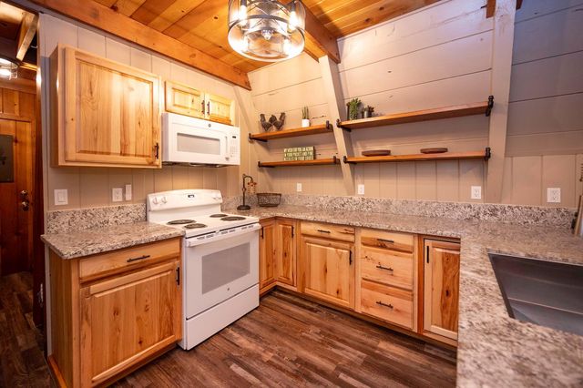 3221 Lakewood Dr, Arnold, CA 95223