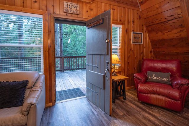 3221 Lakewood Dr, Arnold, CA 95223