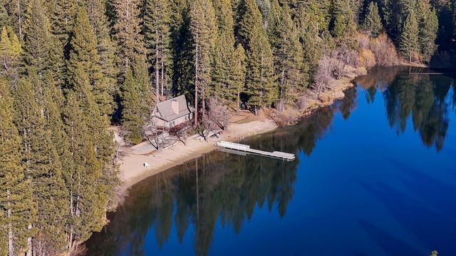 3221 Lakewood Dr, Arnold, CA 95223