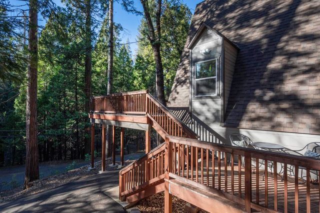 3221 Lakewood Dr, Arnold, CA 95223