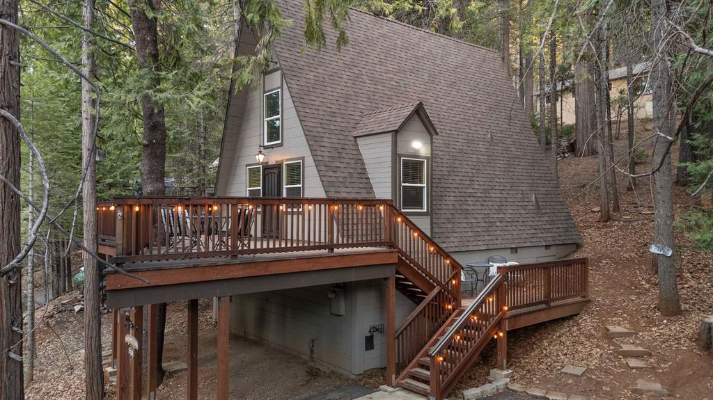 3221 Lakewood Dr, Arnold, CA 95223