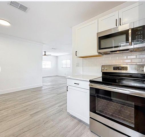 200 LEWIS BOULEVARD SE, St Petersburg, FL 33705