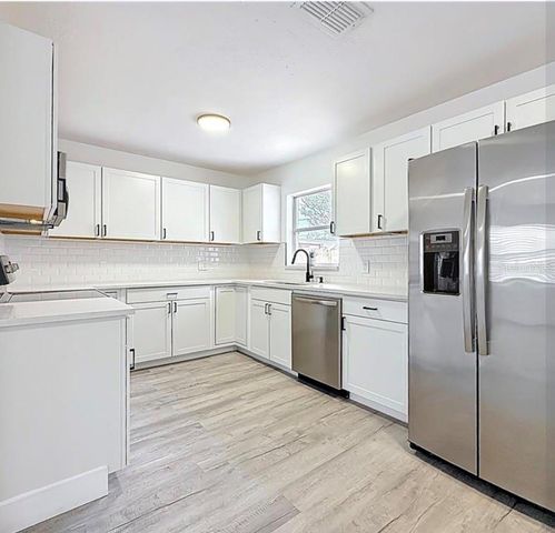 200 LEWIS BOULEVARD SE, St Petersburg, FL 33705