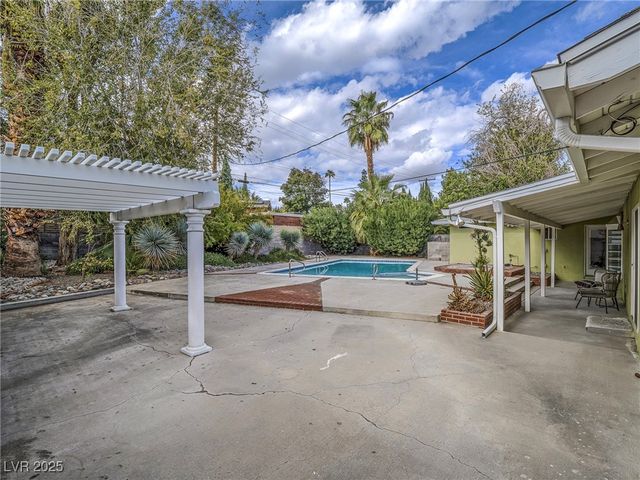 1716 Chapman Drive, Las Vegas, NV 89104