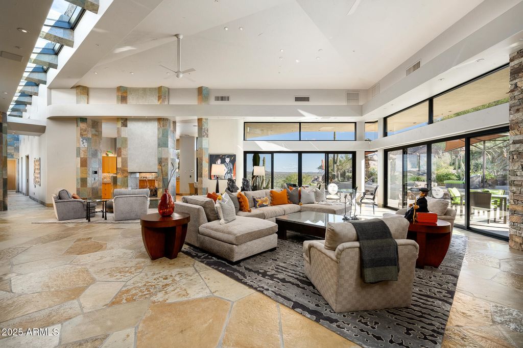 Image 10 of property listing at 6964 E Stagecoach Pass, Carefree, AZ 85377