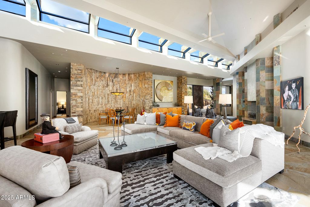 Image 12 of property listing at 6964 E Stagecoach Pass, Carefree, AZ 85377