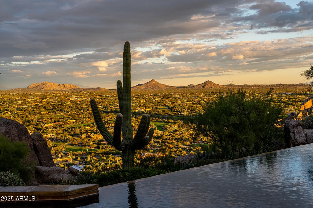 Image 4 of property listing at 6964 E Stagecoach Pass, Carefree, AZ 85377