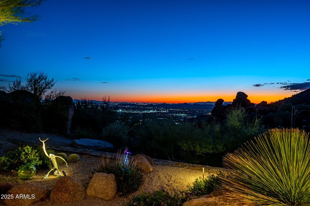 Image 6 of property listing at 6964 E Stagecoach Pass, Carefree, AZ 85377