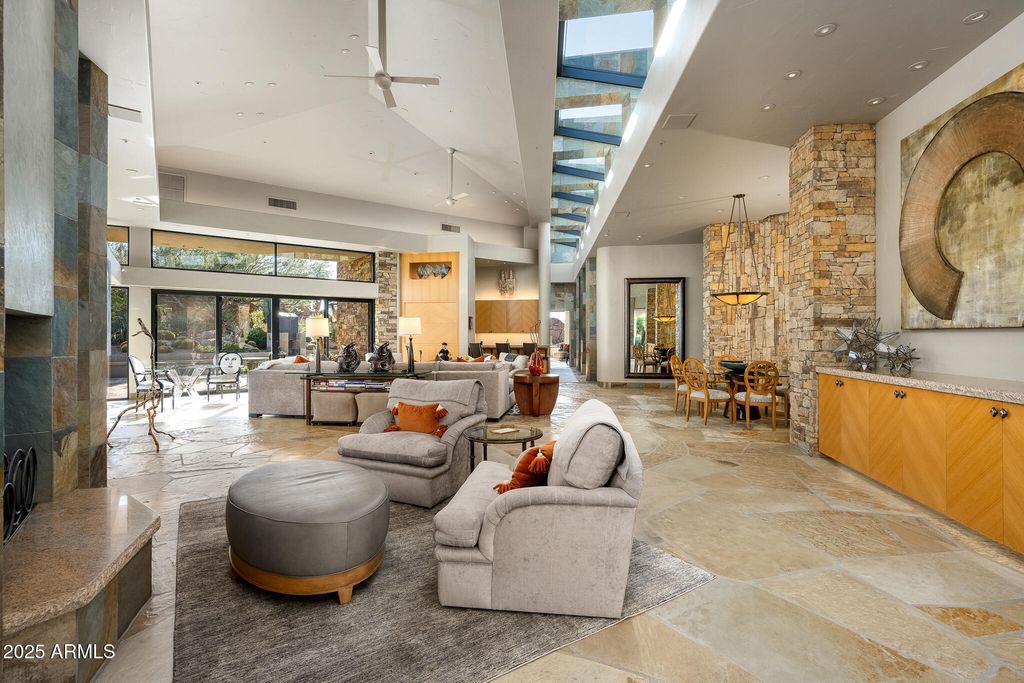 Image 9 of property listing at 6964 E Stagecoach Pass, Carefree, AZ 85377