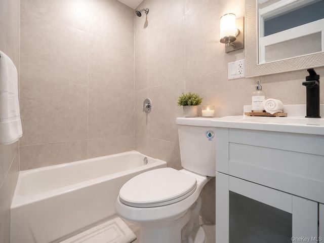 7036 70th Street, Glendale, NY 11385