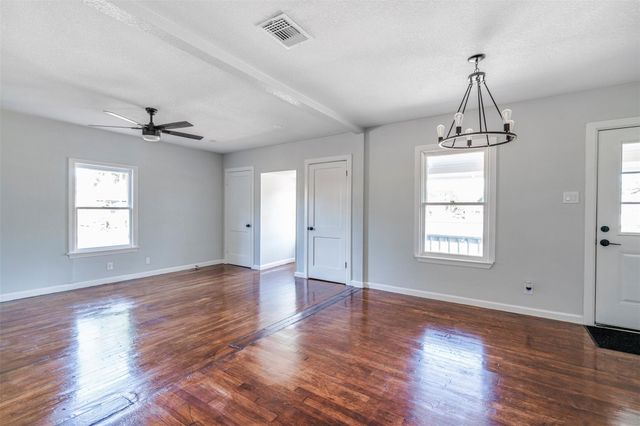 1819 Pecan ST, Bastrop, TX 78602