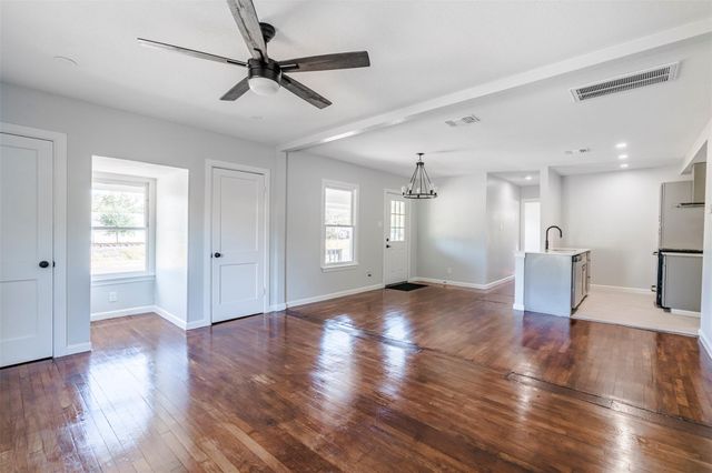 1819 Pecan ST, Bastrop, TX 78602