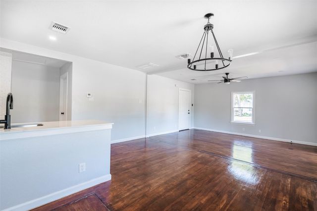 1819 Pecan ST, Bastrop, TX 78602