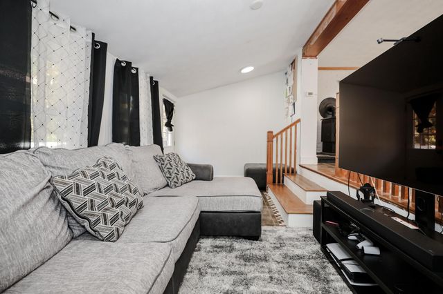 76 Tinker Road, Merrimack, NH 03054