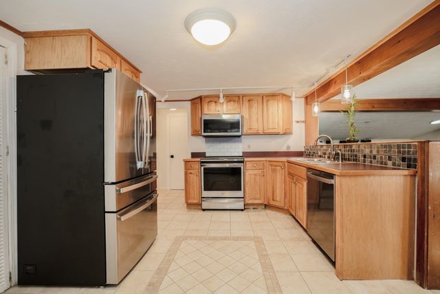 76 Tinker Road, Merrimack, NH 03054