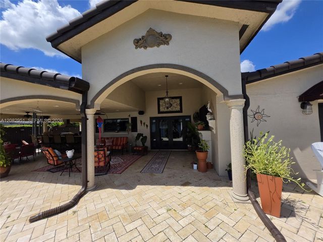 8450 NW 178th Street, Hialeah, FL 33015