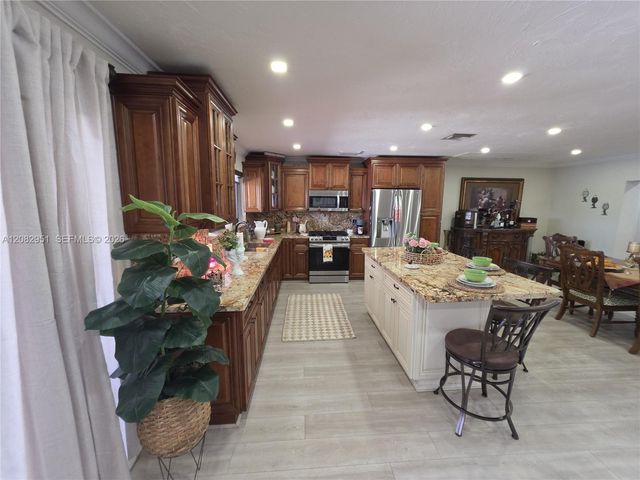 8450 NW 178th Street, Hialeah, FL 33015
