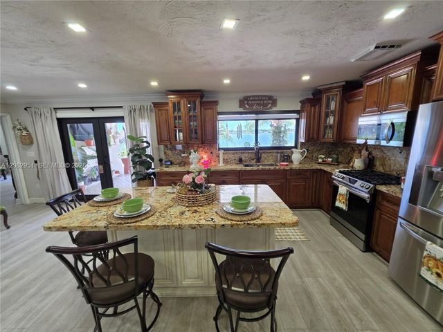 8450 NW 178th Street, Hialeah, FL 33015