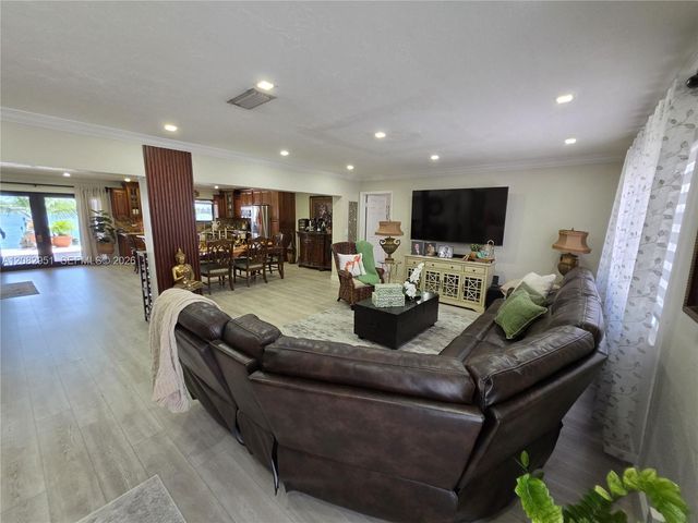 8450 NW 178th Street, Hialeah, FL 33015
