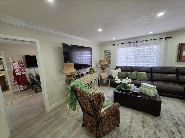 8450 NW 178th Street, Hialeah, FL 33015