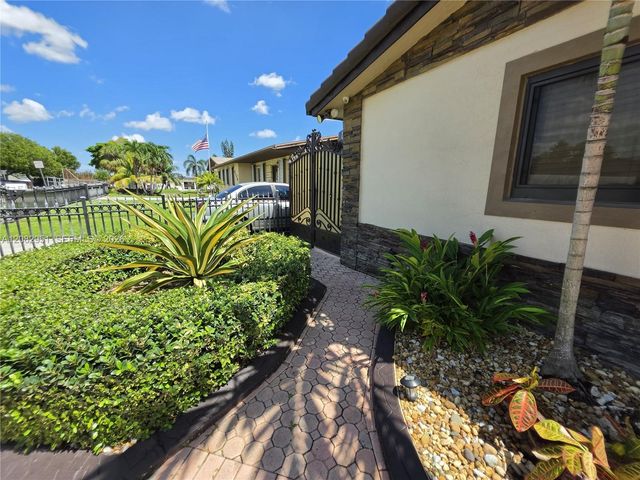 8450 NW 178th Street, Hialeah, FL 33015