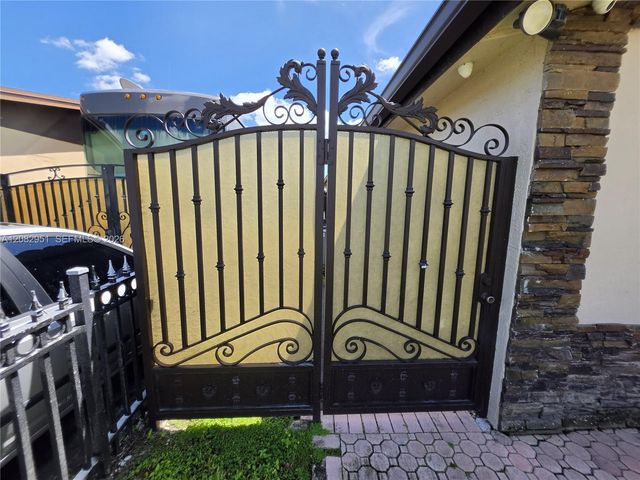 8450 NW 178th Street, Hialeah, FL 33015