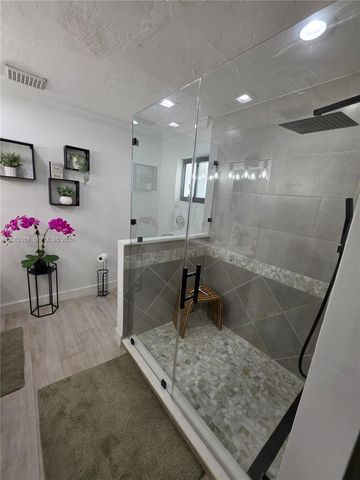 8450 NW 178th Street, Hialeah, FL 33015
