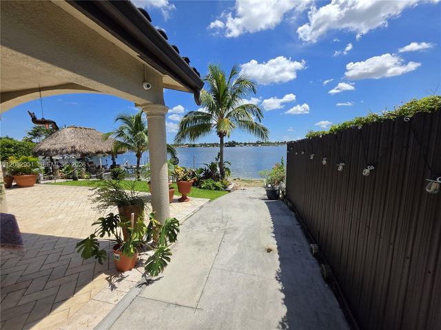 8450 NW 178th Street, Hialeah, FL 33015