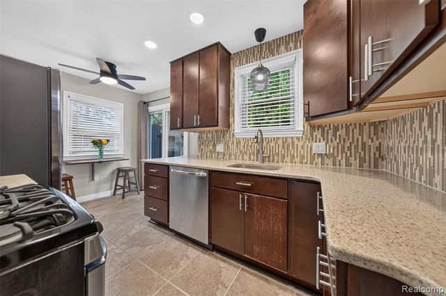 431 N Edgeworth Avenue, Royal Oak, MI 48067